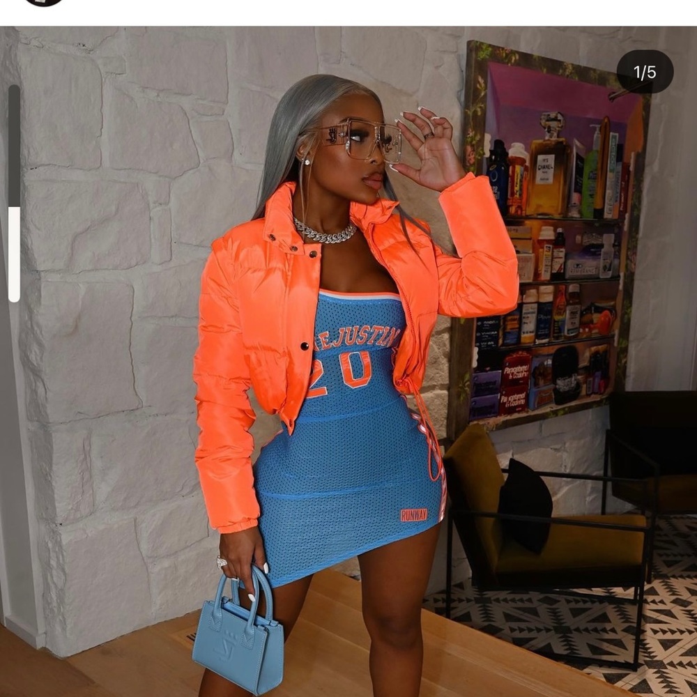 Shane Justin 2 way puffer in orange size XL, fits like a large.